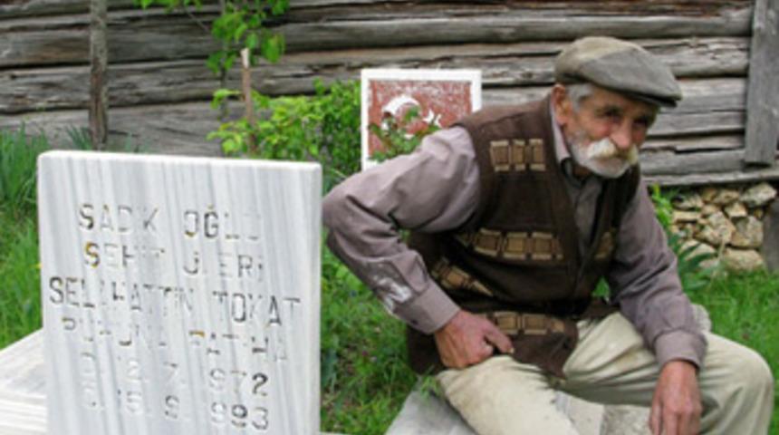 K&ouml;yde tek kaldı...