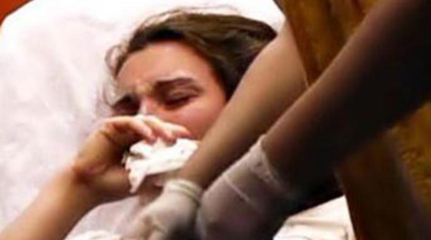 Boşanmak isteyen eşini sokak ortasında d&ouml;vd&uuml;