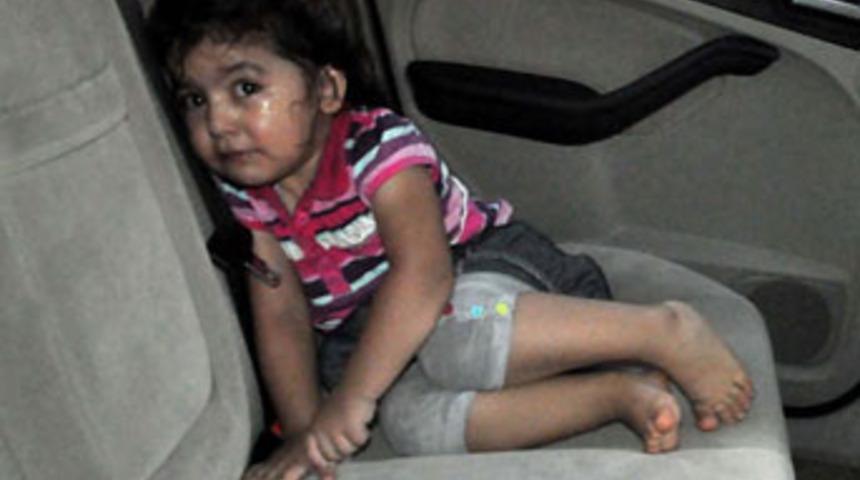&Ccedil;ocuğunu otomobilde unuttu