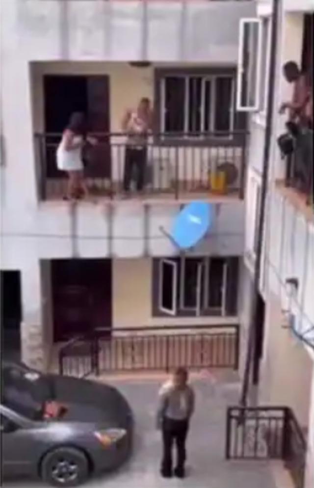 Kocasını evde başka bir kadınla bastı! Eşinin sevgilisi korkudan çareyi balkondan atlayarak kaçmakta buldu 640xauto