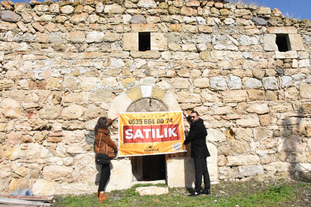Sahibinden satılık tarihi kilise! İstenen rakam dikkat &ccedil;ekti
