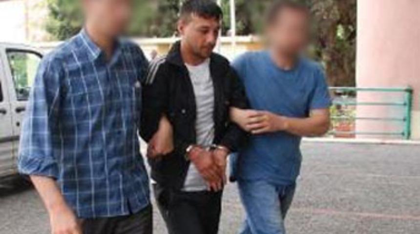 Soymaya girdiği evde kadının yatağına girdi