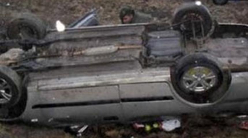 Takla atan aracın etrafında yaralı aradılar