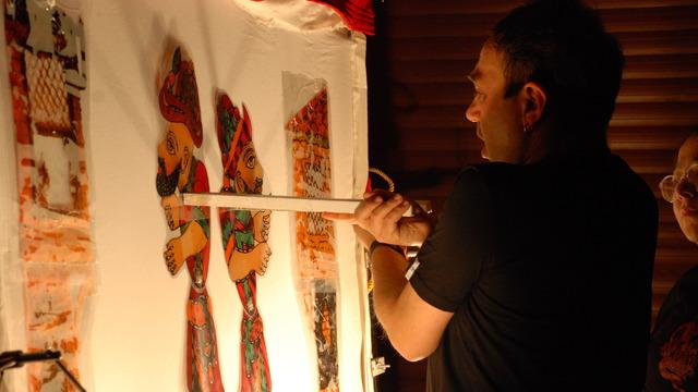 Eskişehirli tiyatrocu 20 yıldır ramazan aylarında Karagöz oynatıyor