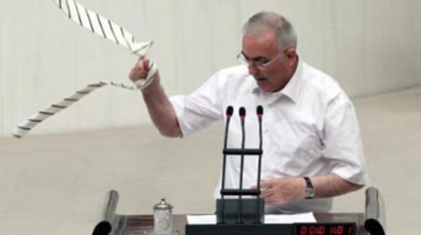 CHP'li vekilden kürsüde eylem