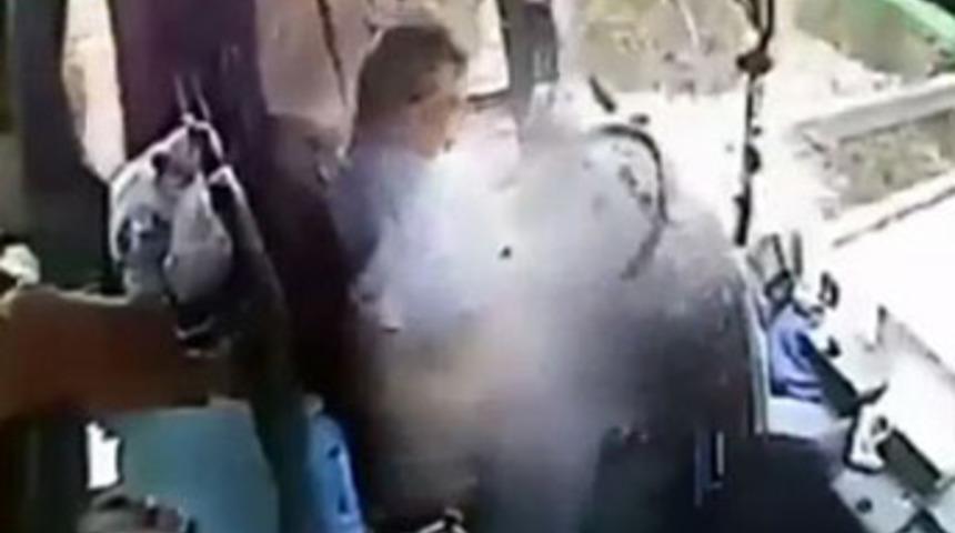 Yolcuları kurtardı, kendini kurtaramadı!