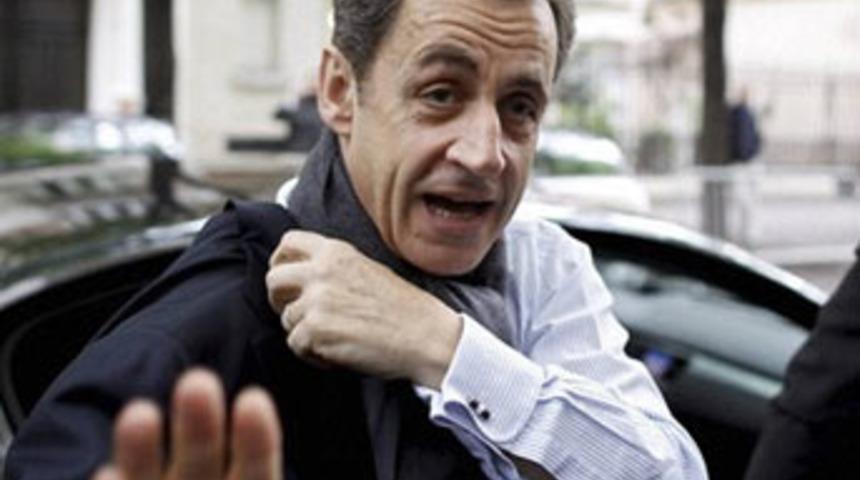 Sarkozy'ye arama şoku!