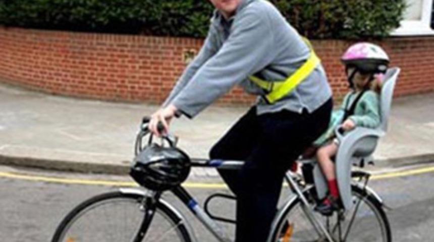 Başbakan kızını tuvalette unuttu!