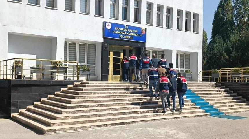 Erzurum'da sosyal medyadan terör örgütü propagandası yapan 4 zanlı yakalandı