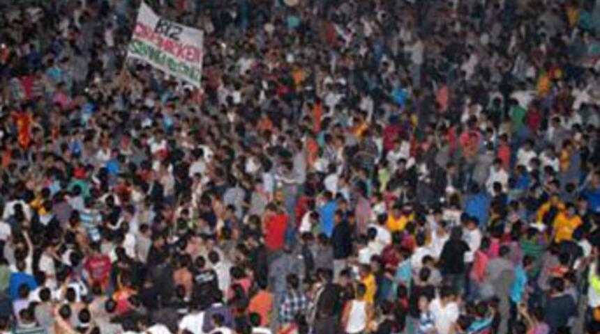 Diyarbakır'da dikkat &ccedil;eken pankart