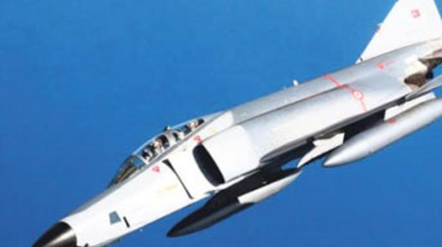 Pilotların kaskları bulundu