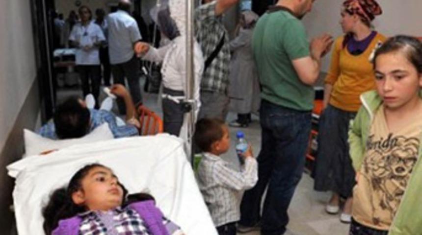 D&uuml;ğ&uuml;n yemeği 300 kişiyi hastanelik etti!