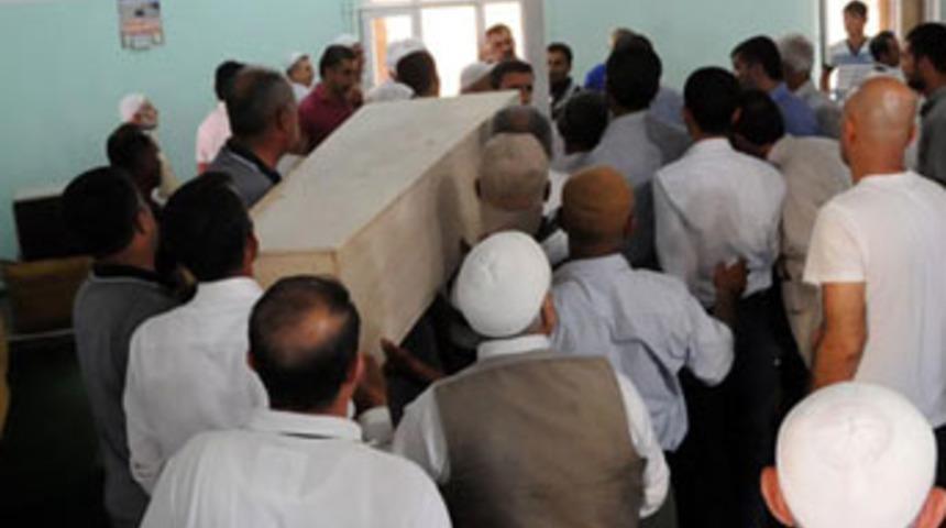 O şehidi bayrağa sarmadılar!