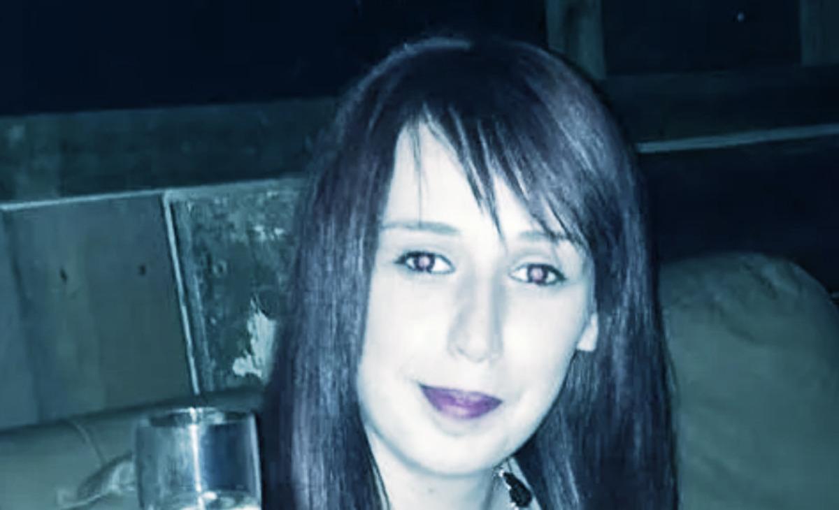 Karnı şişince hamile olduğunu sandı! Ortaya &ccedil;ıkan ger&ccedil;ek gen&ccedil; kadının sonu oldu