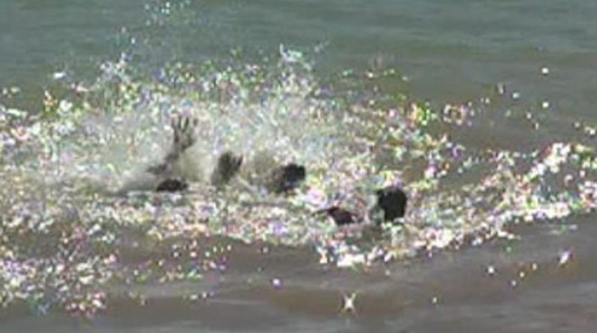 Akıntıya kapılan iki gen&ccedil; boğuldu