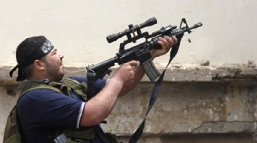 Lübnan'da kurşunlar havada uçuştu!