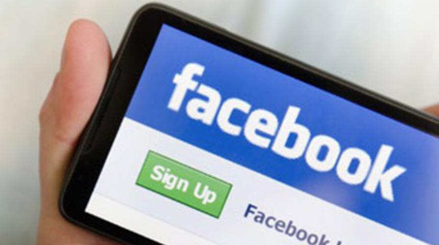 Facebook kendi akıllı telefonunu mu &uuml;retecek?