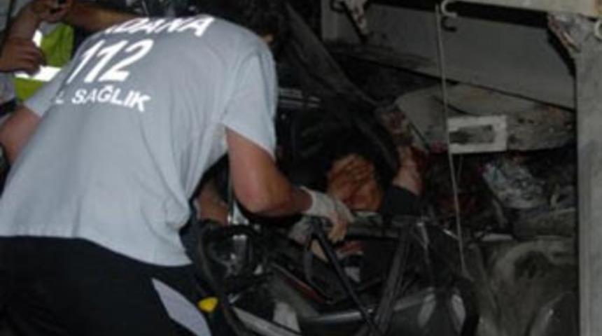 Adana'da feci kaza: 2 ölü, 35 yaralı