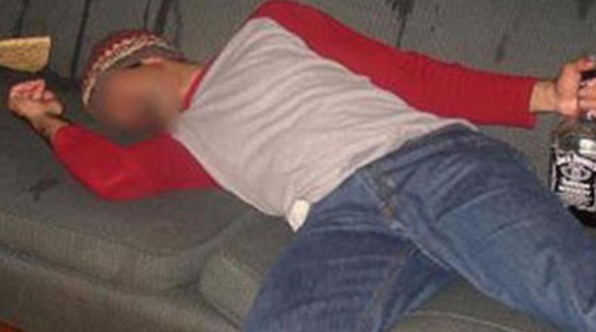 &lsquo;Gece salonda uyuyan bir adam buldum&rsquo;