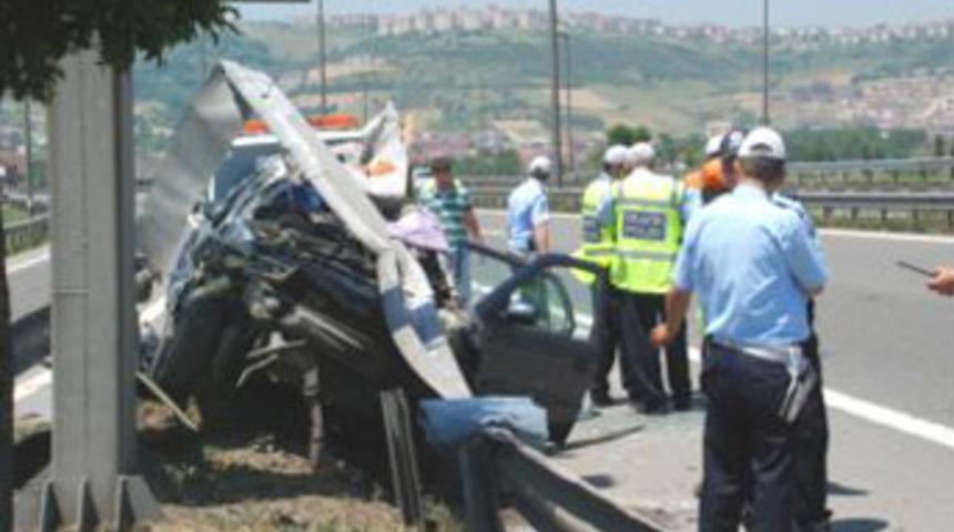 Kocaeli TEM Otoyolu'nda kaza: 1 &ouml;l&uuml;, 3 yaralı