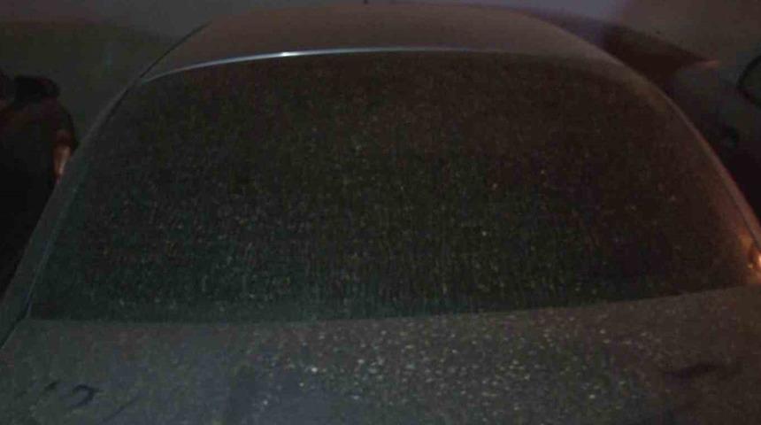 Araçların üzerinde kendini gösterdi! İstanbul Sahra Çölü’nden gelen toz bulutunun etkisi altına girdi