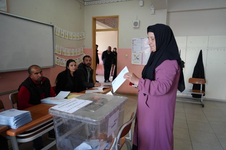 Seçmenler sandık başına koştu! İşte Türkiye'den seçim manzaraları G3