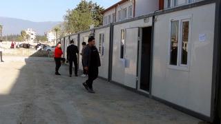 Depremin vurduğu Hatay'da seçmenler sandık başında! Bazıları konteynerlerde oy kullandı