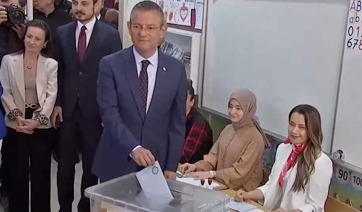 Siyasiler peş peşe oylarını kullandı: İşte ilk açıklamaları! Cumhurbaşkanı Erdoğan, Özel, İmamoğlu, Kurum, Akşener, Bahçeli, Yavaş, Altınok... G3