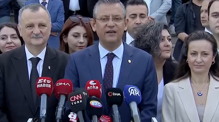 Siyasiler peş peşe oylarını kullandı: İşte ilk açıklamaları! Cumhurbaşkanı Erdoğan, Özel, İmamoğlu, Kurum, Akşener, Bahçeli, Yavaş, Altınok... G5