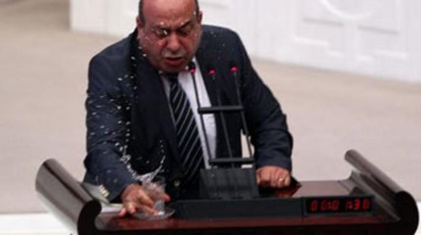 Bardak bu defa kırılmadı!