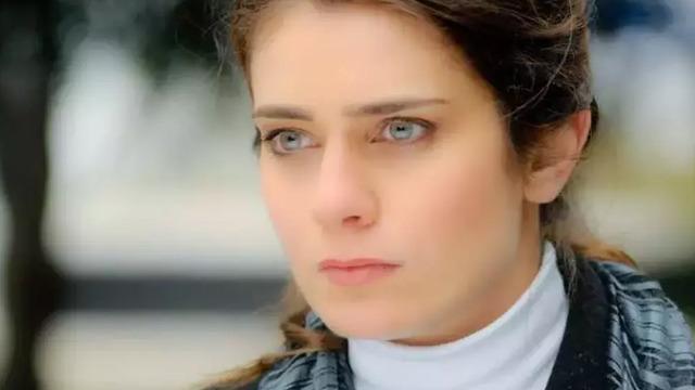 Çiğdem Batur ve Gökhan Keser el ele yakalandı! Aşk bacayı sarmış