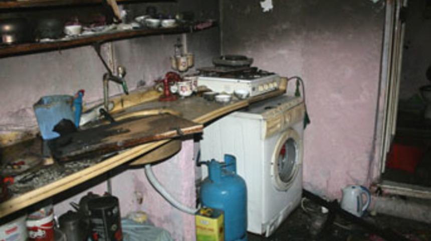 &Ccedil;ocuklarını kurtaran anne yaşamını yitirdi