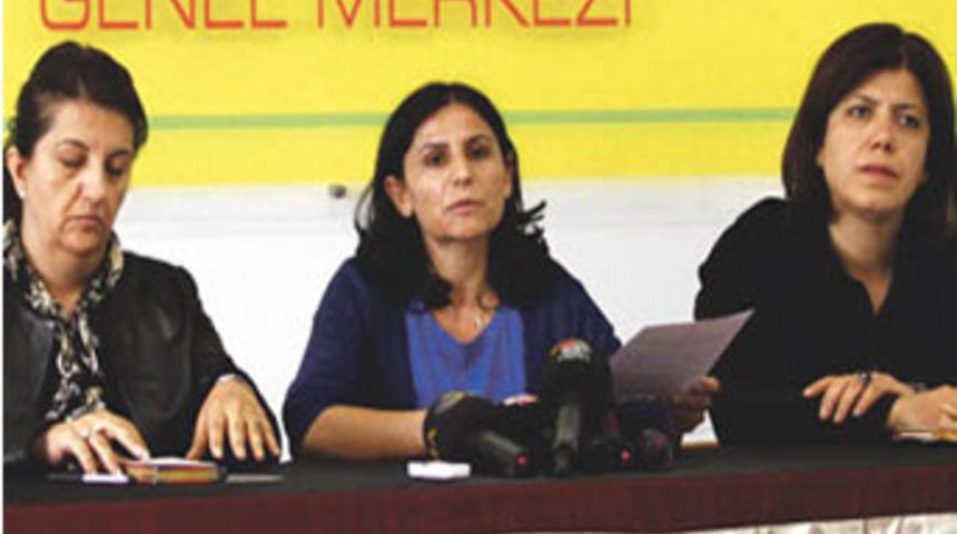 Kadınlar &ccedil;ıplak aranıyor!