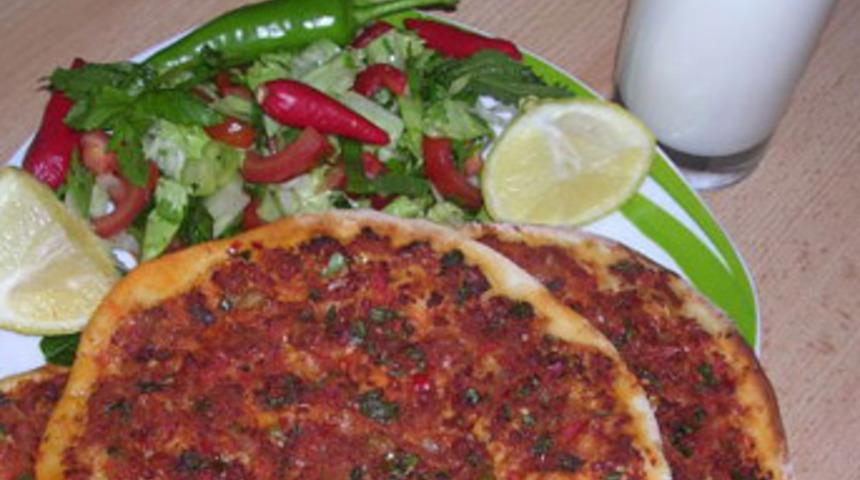 Lahmacun-ayran burada 50 lira
