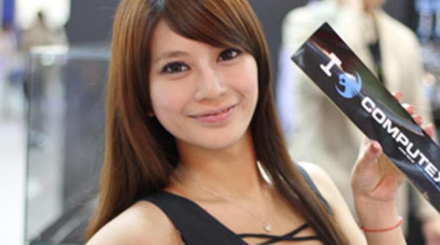 İşte fuarın en g&uuml;zel kızları!