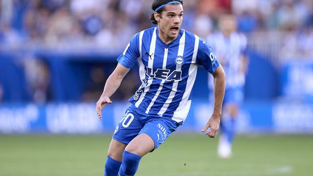 Galatasaray yönetimi yeni sezonun ilk transferini yapmak üzere! Taraftarların istediği Hagi transferi için prensip anlaşmasına varıldı