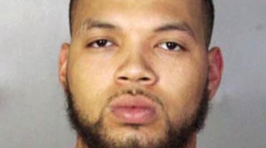 Evdeki köpeği canlı canlı yedi!