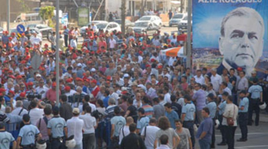 İzmir'de yolsuzluk davası başladı