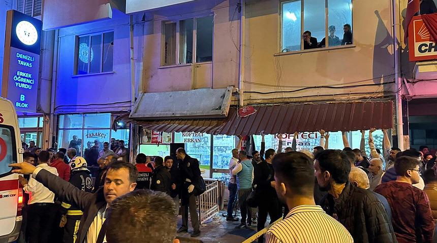 Denizli'de CHP ilçe başkanlığında seçim kutlamasında balkon çöktü! Yaralılar var