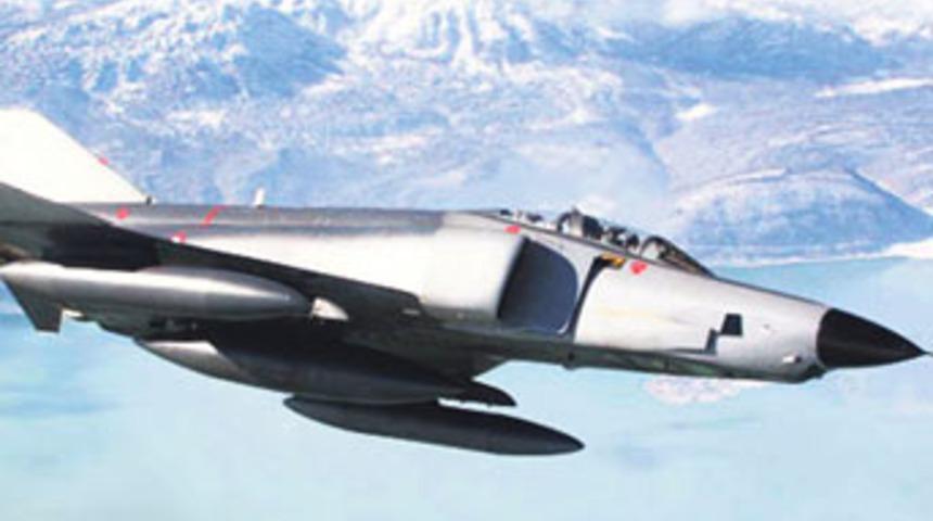 Son sürat uçarken füzeyle vuruldu