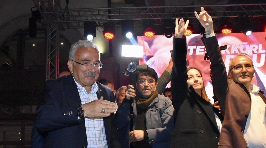 Ordu Büyükşehir Belediye Başkanlığını yeniden kazanan AK Parti'li Güler, vatandaşlara hitap etti: