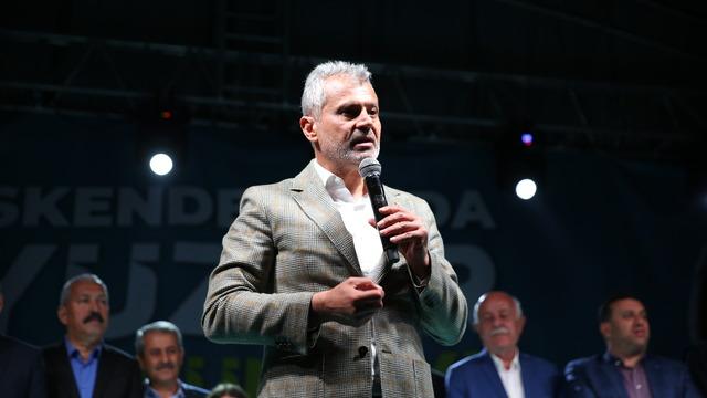 Hatay Büyükşehir Belediye Başkanlığını kazanan Mehmet Öntürk, İskenderun'da konuştu: