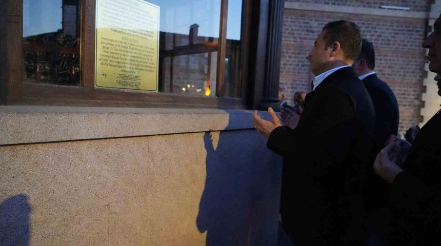 CHP&rsquo;li başkan g&uuml;ne ş&uuml;k&uuml;r namazı ile başladı