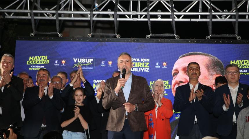 Sakarya Büyükşehir Belediye Başkanlığını kazanan AK Parti'li Yusuf Alemdar, vatandaşlara hitap etti: