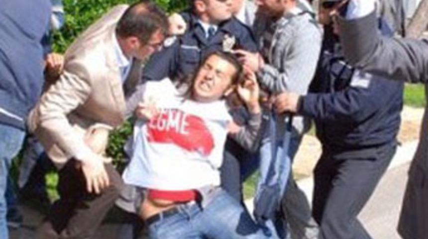 &lsquo;Taklacı bakan&rsquo; eylemine 10 yıl hapis istemi