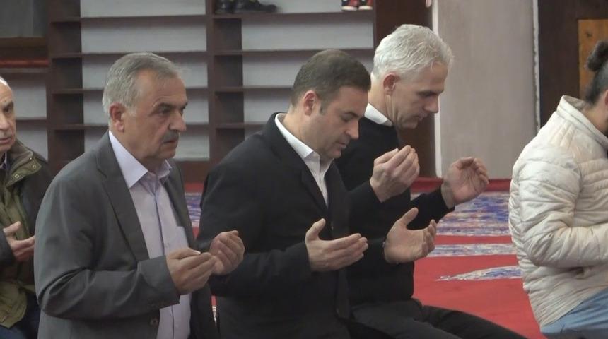 74 yıl sonra gelen başarıdan sonra güne şükür namazıyla başladı! Balıkesir'de zafer kazanan Ahmet Akın: Memleketimize mahcup olmayacağız