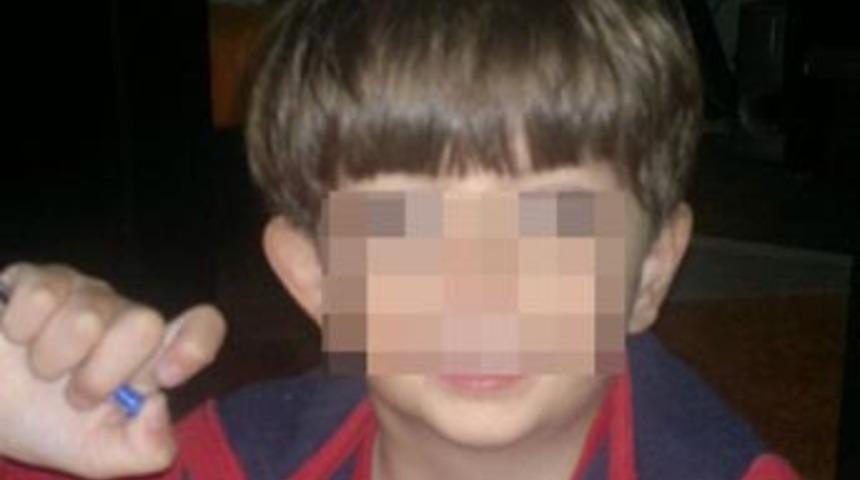 4,5 yaşındaki &ccedil;ocuk bir tokat attı...