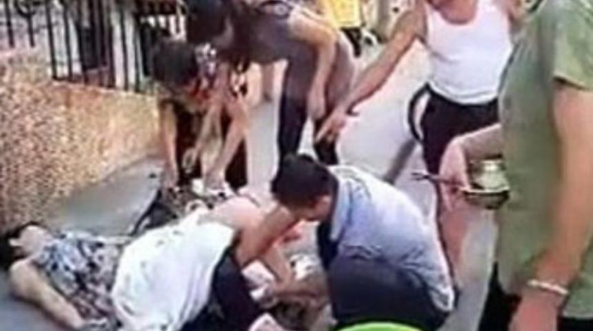 Sokak ortasında doğum yaptı