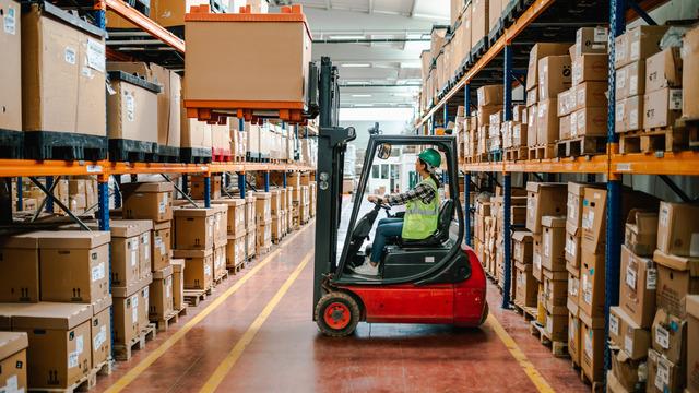 Forklift operatörü nedir, ne iş yapar? Forklift operatörü nasıl olunur? Forklift operatörü maaşları
