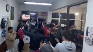 Muhtar değişimini sabaha kadar davul zurnayla oynayarak kutladılar